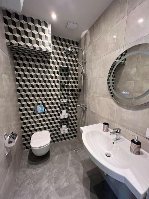 Location ! Location ! Location ! City Garden View Apartment Sofia Esterno foto